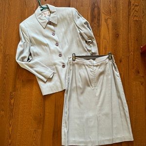 Women’s 2 piece skirt suit